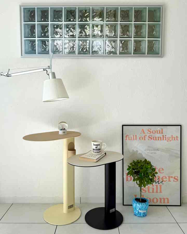 Meja samping favoritku 💛🖤
Ukuran dan perhatian terhadap detail semuanya sempurna ☺️


#Meja samping #コーヒーテーブル #テーブル #リビング #リビンググルーム #リビングインテリア #マイルーム #マイルームインテリア #韓国インテリア #韓国雑貨 #韓国ブランド #거실 #사이드테이블 #쇼파테이블 #마이홈 #마이룸 #거실인테리어