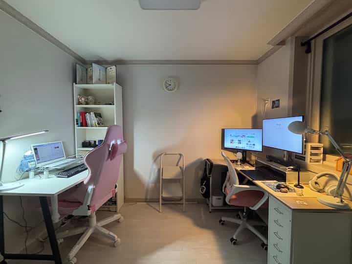 ＃今日の私たちの家＃コンスープ記録 

お互いの用途があまりにも異なる私たちの家の作業室！ ⌨💾🎮💿
仲良くなる主にゲームやウェブサーフィンをするのにコンピュータよりもやはりプルスをたくさんやってみるとデスクがシンプルなのに私はここでやることが多いのでこれあれ多いですね。

でも面白いのが体球に合わせて椅子を置いたら、慰めの大きさ差実話かと思いますねｗｗｗｗ


#コンピューターデスク


