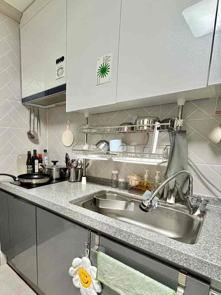 グレートンキッチンにポイントカラーで緑と黄色が入ったグッズを備えておくと、それでも少しは華やかになったようで気持ちがいいですね💚💛 

#キッチン用品