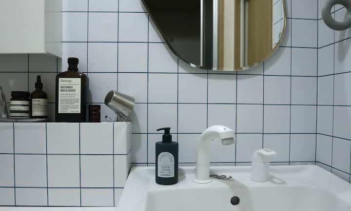 
変わり映えしないけど📸
お気に入りの洗面所です ☺︎

もう少し手を加えたいなとは思ってる。
暖かくなってきたから着手したいな💭




#Koreaninterior #韓国インテリア #無機質インテリア #海外インテリア #シンプルインテリア #シンプルなインテリア #シンプルな暮らし #洗面所インテリア #DIY #インテリア #インテリア配色 #インテリア小物 #シンプリスト #ミニマリズム #シンプリストの持ち物