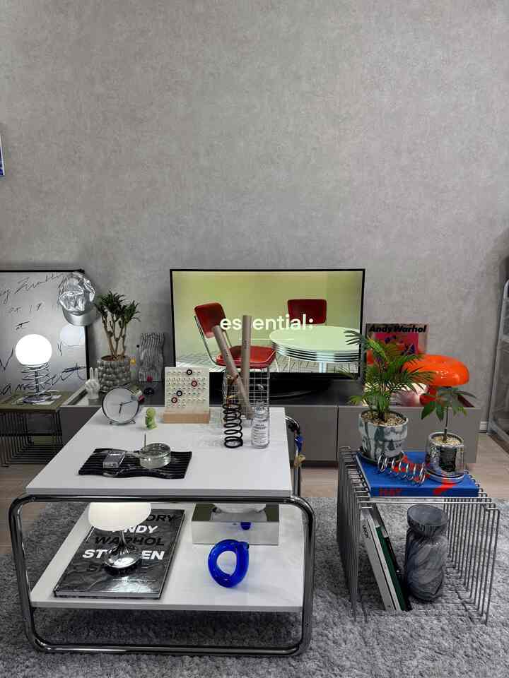 卓上ミニカレンダー買ったら
大きいのが欲しくなって予約しました🗓️
届くの楽しみ💙

#リビング
#リビングインテリア
#リビング照明 
#ミッドセンチュリー
#ミッドセンチュリーモダン 
