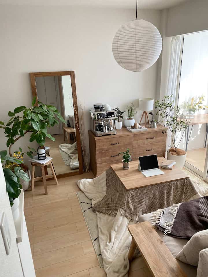 Koleksi foto kamar terbaru 🕊🌿
Karena cuaca semakin menghangat sedikit demi sedikit, saya berpikir untuk menyimpan kotatsu dan menata ulang ruangan.
Desain interior itu menyenangkan

#Interior Skandinavia #ナチュラルインテリア #観葉植物 #チェスト #タンス #キャビネット #リビング #リビングテーブル #ソファ #間接照明 #ミラー #姿見 #ペンダントライト #テーブルランプ #フロアライト #フロアランプ #ダイニングテーブル #ダイニングチェア #