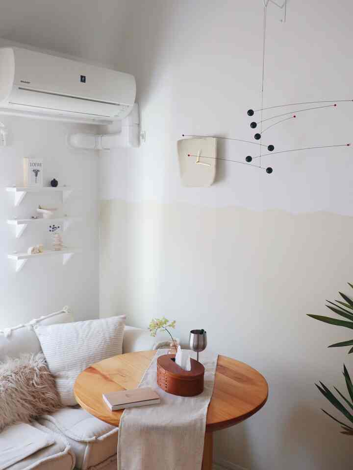 We installed a comfortable swaying mobile in the living room 🤍
It became the accent of the room.
#livingroominterior #北欧インテリア #ohouseshopping #モービル