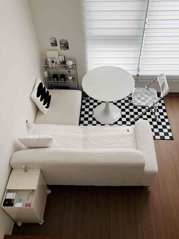 #원룸집들이 #미드센츄리모던 #미니멀라이프 #미니멀

My own space decorated minimally and simply 🛋️