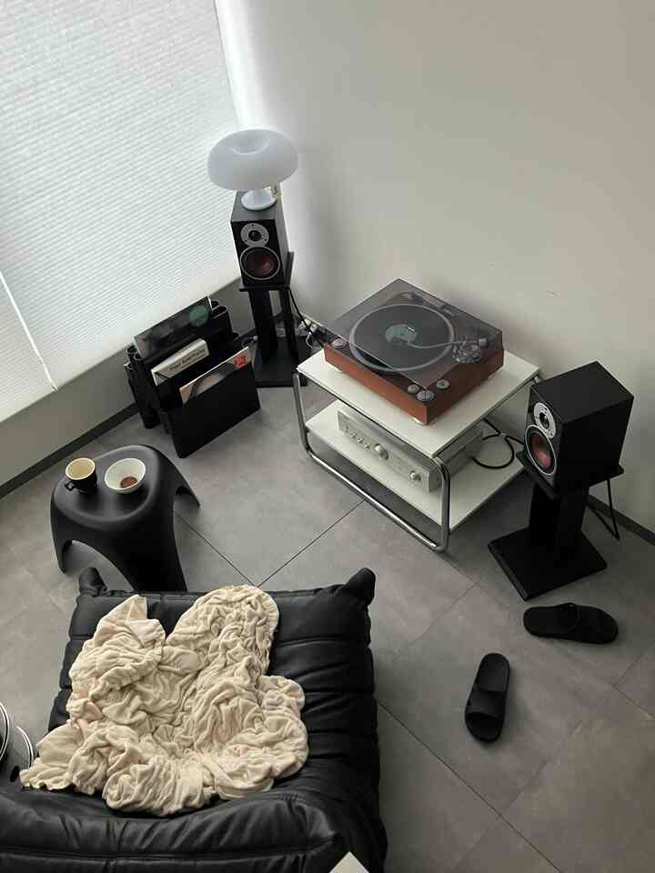 #vitra のスツールをローテーブル代わりに使っています！

#Ikea #vitra #kartell #artemide #ligneroset 