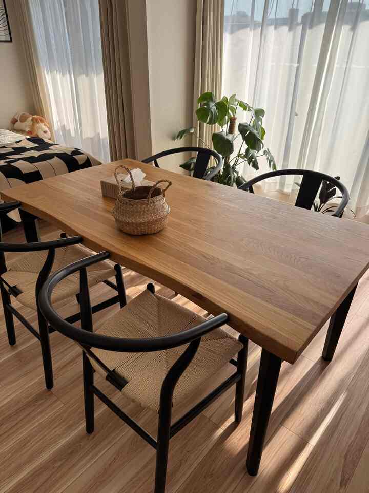living room🤍
wood🪵× black🐦‍⬛× green🌿

#リビング #テーブル周り #椅子 #観葉植物 #IKEA 