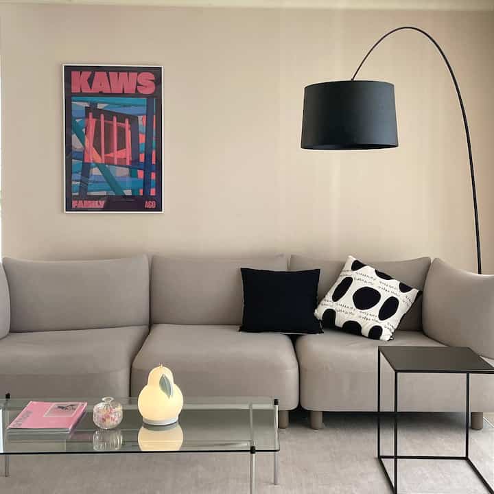 #오늘의우리집 #콘수프기록  #알로소소파 #kaws

絵を変えて春のように気分を下げようとしました。

春がオナしたら夏になると思います。 
写真よく撮りたいのに…難しいです。 

