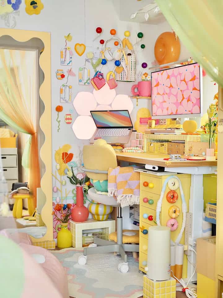 お気に入りのデスク周り！

#カラフルポップ #カラフルインテリア #イエローインテリア #ホームオフィス