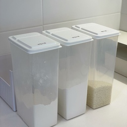 가루 날림 방지! 다이소 심플 저장용기 (2L)
3개 사서 
부침가루, 튀김가루, 빵가루 구분해서 보관해두었어요! 
팬트리 정리함에 넣으니 
3개가 알맞게 들어가고 
꺼내고 넣기 편하네요! ㅎㅎㅎ 
#콘수프기록 #살림살이 #다이소 #다이소추천템 #저장용기 #가루보관 #보관용기 #다이소보관용기 #2L #다이소수납템 #다이소저장용기 #팬트리정리 #팬트리정리함 #칼각정리 #소분통 #소분용기 #추천템 #꿀팁 #주방용품 #주방정리 #주방수납 #수납 #정리 #수납의달인 #맞팔