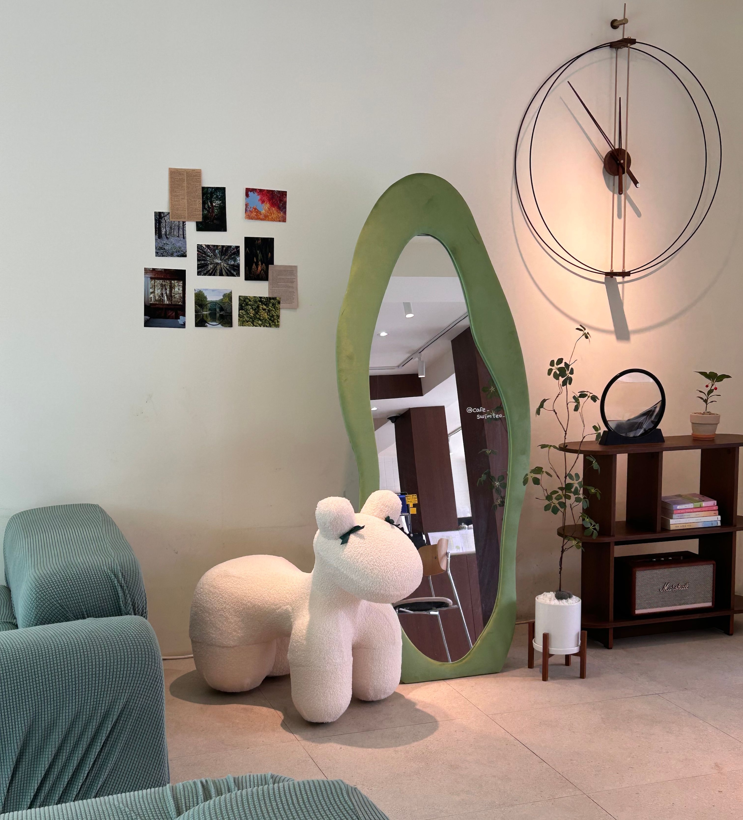 Modern Minimal Wall Clock user photo