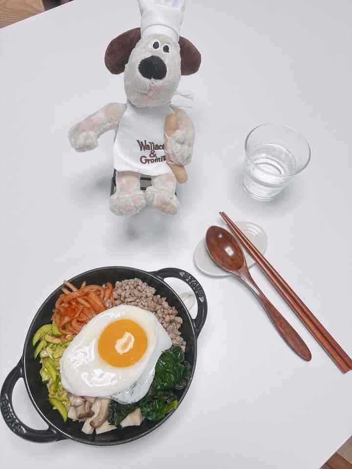 #オーホームストーリー2 

ベビーワークは本当に活用度が良いと思います。 
卵蒸しを一番よく食べて一人の食事でもいいと思います。

＃スターウーブ＃キッチン＃ベイビーワーク＃1食器＃プレーティング＃ドローンカップ＃無印良品＃ポラアットホーム＃スターウブベイビーワーク＃料理＃おがくず＃ホンバップ＃ボウルおすすめ＃ホワイトダイニングテーブル＃コンスープ記録 
