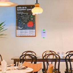 예전에 부산 놀러갔을 때
후배가 맛집이라며 데려가줬던 <나랑히요>
오픈하는 타임에 예약해서 그런지
손님이 우리 뿐이라 한산하고 좋다! 했는데
조금 있으니 금방 자리가 꽉 찼었다 ㅎㅎ
채끝등심 스테이크,
타코라이스, 새우 루꼴라 스파게티니,
화이트 와인, 청포도 라임 에이드.
이것저것 다 맛보고 싶어
둘이서 과하게 주문해버렸고
배가 터질 것 같았지만 결국 다 먹었던 기억.
근데 메뉴 하나하나 진짜 너무 맛있었다.
그럼 됐지 모..🥰
#사계절일기 #일상 #일상기록 #콘수프기록집
#콘수프기록 #맞팔 #맞팔해요 #맞팔환영
#오늘의가든 #부산 #여행 #나들이 #나가놀아요
#맛집 #나만알고싶은맛집 #맛집탐방 
#스테이크 #파스타 #스파게티 
#ftc10기이야기