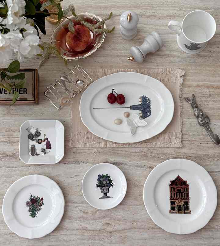 #今日のカット

韓国陶器Xチボエレム 
この絵体感、、、、私たちに慣れていませんか？ 
その年、私たちはウン（ゴオ作家）の作品を覚えていますか？雄の絵の原作者!! 
フランス出身の作家チボエレムの作品とコラボレーションした韓国陶器🤍

食べ物を上げるのはもったいないほど器が作品なので、、、 
空気を入れて撮ってみました🙈

ティボエレムの繊細なイラストと色味、そして器の高級荷物マルモマルモ✨
絵の一つ一つ慎重に選んだ。 
一つ一つとても好きなボウルたちです。 

オブジェを置いても、食べ物を盛り込んでも品位がジョルリュル流れるようなビジュアル
イプダン言葉でも足りないですね✨✨✨

🍽️ @hankook_chinaware 

＃韓国陶器＃ティボエレムコレクション＃オンザテーブル＃テーブルウェア＃プレート
#陶器 #ボウル #マグ #テーブルスタイリング #thibaudherem #onthetable 
#plate #teblesetting #tablewear #tablestyling
＃コンスープ記録＃今日の私たちの家 