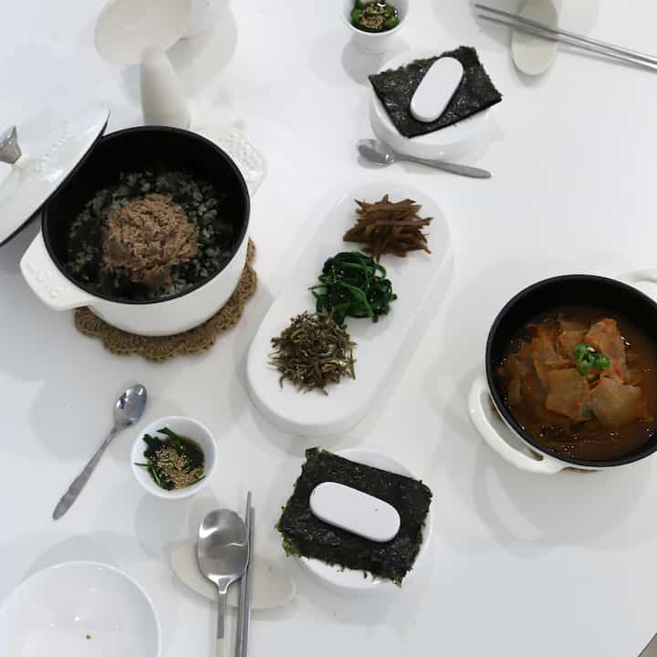 

週末ランチ
ライスポット開始

#マグロの炊飯器 

オリーブオイルに呼ばれたワカメを入れてマグロ液一本指
30分炒める米を入れて炒める
米と同量の水にコイン溶かし、ツユを入れて
中強火で5薬火で10分煮込んで
油を抜いたマグロを上げて灸10分 
ご飯を浮かべる前にごま油をホリリックすると本当に美味しい。


ネギ醤油を入れて焼き干しに包んで食べると、


＃おにぎり＃釜飯＃ライスポット＃プレーティング＃homecook
#koreanfood #キッチン #サリム #ランチ
