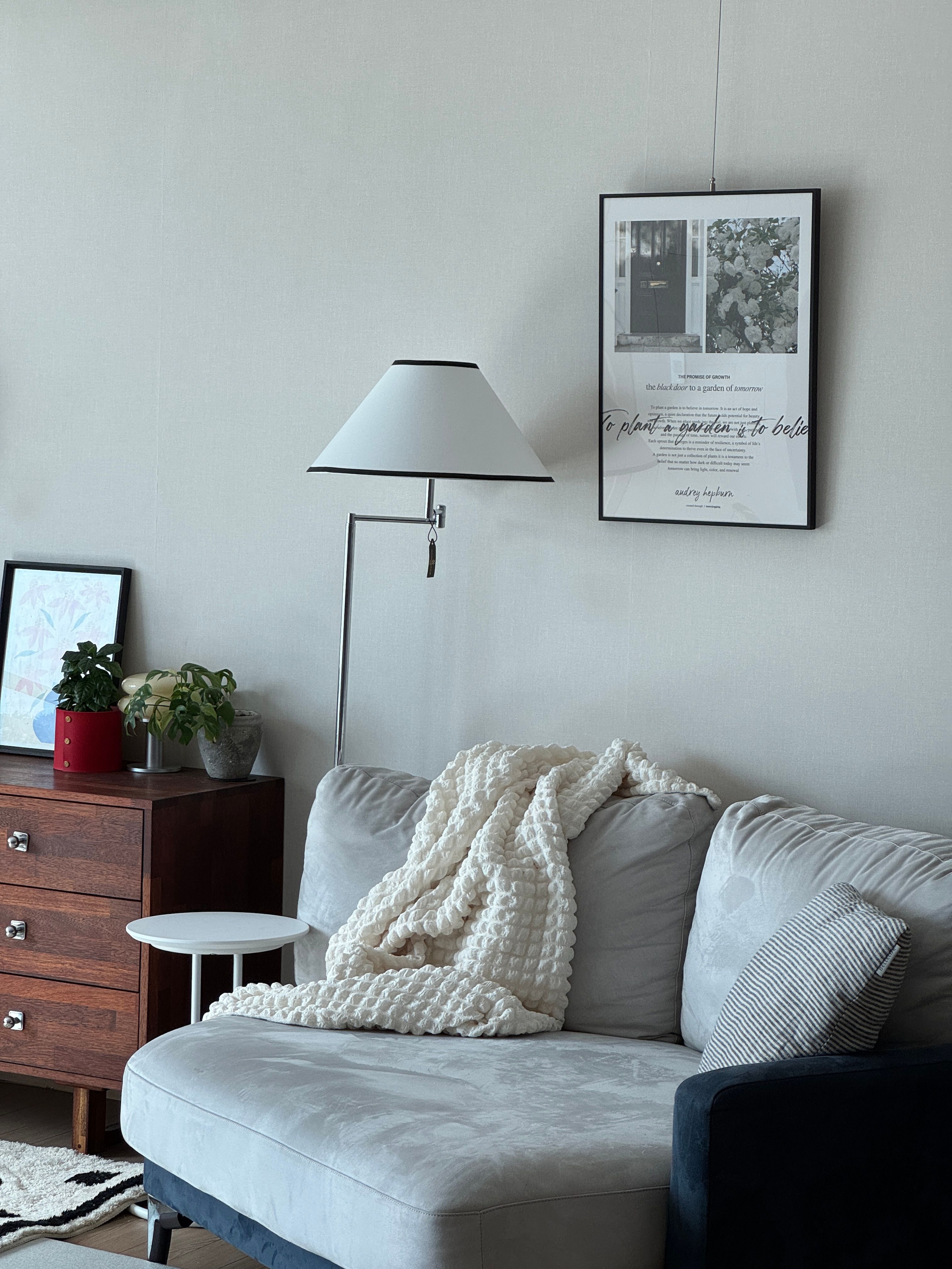 Slim C-Frame Sofa Side Table user photo