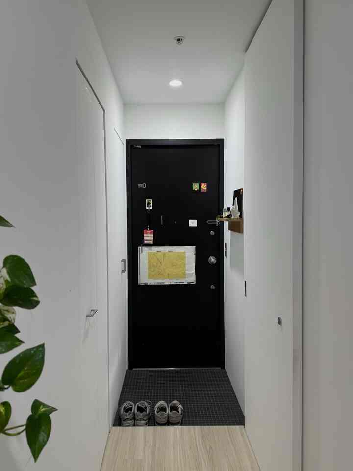 Muji's wall-mounted shelves are easier and cuter than you'd think. (It's best to check the material of the wall, as the needle won't penetrate it.)
#Entrance #廊下 #1R #1人暮らし