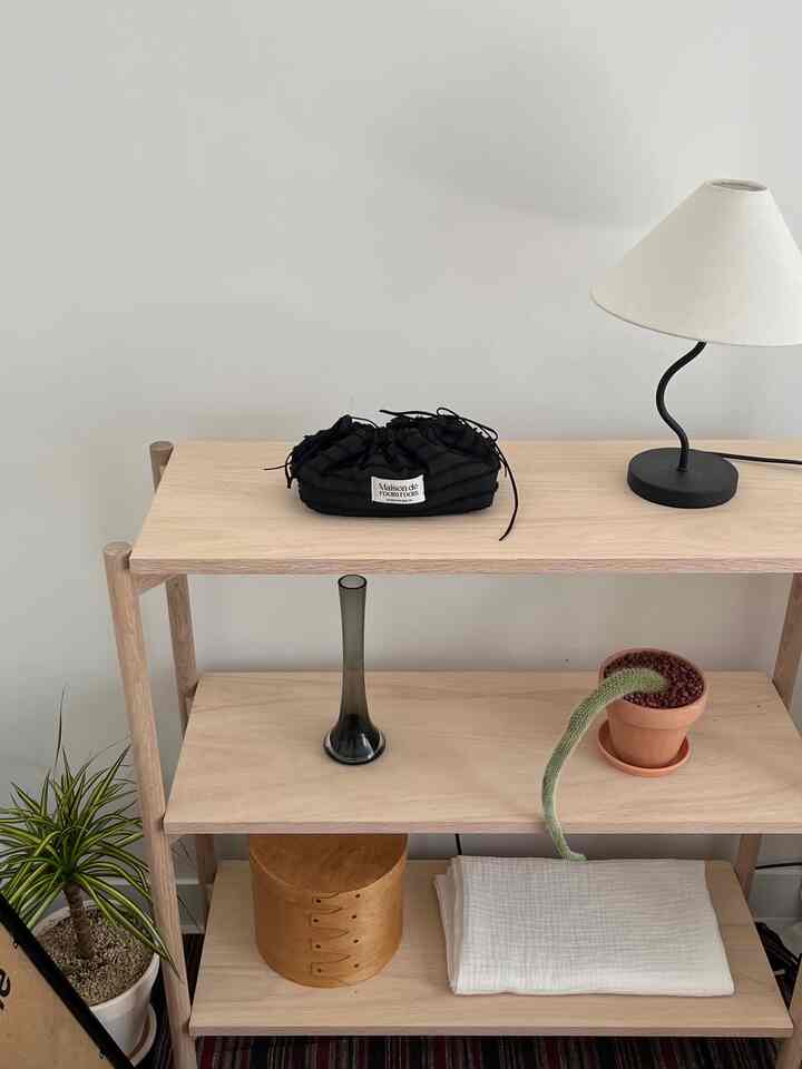 ＃協賛私のかわいいティッシュカバー、、🧻 

📌 メゾン デ ルームルーム - リンリング タスルst ウェットティッシュケース

入り口部分がストリングストラップで製作されていて、ふっくらとしたウェットティッシュが溢れるまでカバー自体で入口サイズ調節ができるのが特長。 〰 

ただブラックカバーだったシックな感じばかりだったけど、タスルデザインだからちょっとシャララした感じまであってぴったり私が締め付けるモーメントやなのかなぁ..

とにかくきれいならば、 
。
。
。
＃メゾンドルームルーム