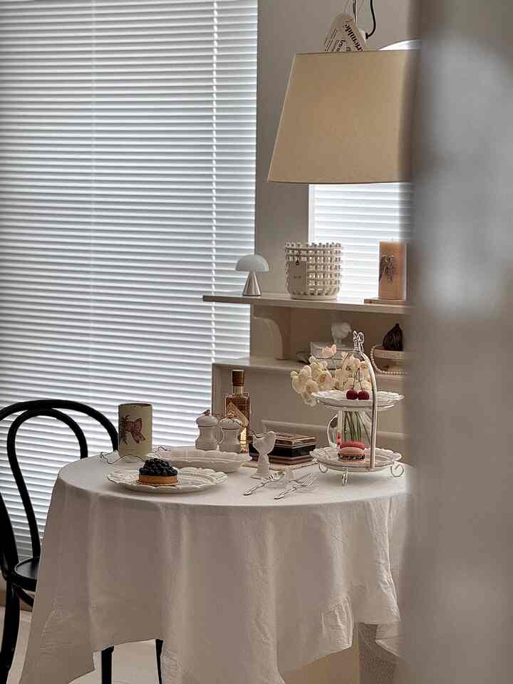 #ヌヌ

爆削だまされた再走行中なのになぜもっと悲しいの？ 
ただ流したシーン一つ一つセリフ一つ一つまでディテールに見せて
もっと悲しくて、、🥹
クリネックス爆破だまされた保湿ティッシュまで出てくるのに🤣🤣🤣🤣🤣

どんどん泣く
イメージャコードトゥアエモアプレートにホームカフェオープン🫐🍰

ケーキにマカロンだけを載せただけなのに 
可愛らしさ 🕊️🎀

イメージャコードはいつも美しい何を上げても、すべて美しいです

ハクさんㅋㅋㅋㅋㅋㅋㅋㅋㅋㅋㅋㅋㅋ


@imagerycode_official 
@imagerycode_style 

#imagerycode #toietmoi #イメージコード 
＃トゥアエモア＃イ・ファンヒ作家＃ボウル＃ボウル収集家 
＃オンダーテーブル＃ホームカフェ＃オンダーテーブル
#テーブルウェア #プレート #陶器 #テーブルスタイリング #thibaudherem #onthetable 
#plate #teblesetting #tablewear #tablestyling 
＃コンスープ記録＃今日の私たちの家

