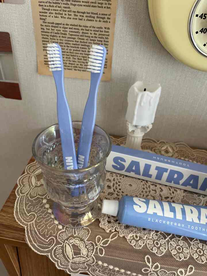 ＃製品提供 

🪥🫧🫐
今日の家エディションとして発売されるミネラルソルトレイン歯磨き粉＆歯ブラシ！

パステルトーンパッケージがとてもきれいな歯ブラシ薬洗い！
豪華なブラックベリーの香りとトレンディなデザインが調和したプレミアムウェルネスアイテム！今日の家で単独で発売され、さらにもっと欲しいアイテムです！ 🙂
まさにちょうど好み狙撃口腔管理テム！ 🩵

ユネスコ清浄地域で生産された高濃縮ミネラル1％天然土板炎で作られた歯磨き粉で歯周炎＆歯肉炎の予防、ガム保護も効果的です！ 
（トパン塩（Gray Salt）：一般精製塩とは異なり、人工加工を経ていない純粋な天然ミネラル塩🧂

特許を受けたミネラルソルトベースでプレミアムデンタルケアしてみてください！
デザインも綺麗ですが、香りも独特で爽やかなソルトレイン歯磨き粉がとても満足していて完全にイチオシです！ 🩵🪥🫧🫐🫧

🏷️携帯が便利なトラベルキットとカップルセット構成があるので、今日の家で見学してみてください！ 

 
#今日のハウス