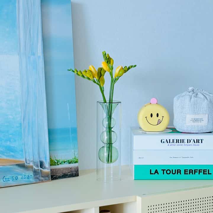 ＃製品提供
私の兄弟フィードには春が来ました。
我が家はまだ冬その雑菜☃️❄️

どうやってテーブルムードで
感性満載の水彩画の花瓶をプレゼントしてくれた

棚に無心なようにシックに
オブジェで置いても可愛い
どんな花にも似合って
家畜に最適化されたアイテムだった

花瓶もプレゼントされました。
私の好きな黄色と黄色の色で
猫にも安全なフリージア
カリーで緊急にさせた

カリーで花が出荷されるのは不思議です。
（私は知らなかった？）

今花瓶ができたので、きれいな花をたくさん買ってください。
私の家にも春を少し連れて行かなければなりません🌼💛

@tablemood_official

＃テーブルムード＃花瓶＃オブジェ＃春