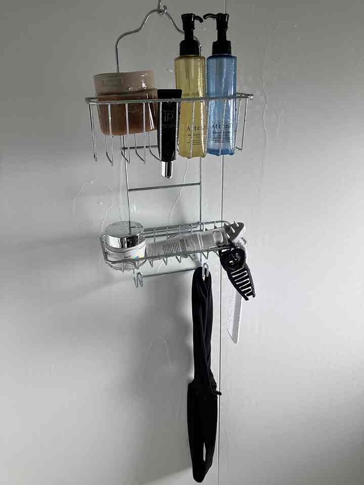 お風呂の細々したものが増えきたからikeaのシャワーハンガー購入。
まとめて置けてすごく便利
#ikea #シャワーハンガー　#吊るす収納　#お風呂場　#シャワールーム #大容量収納