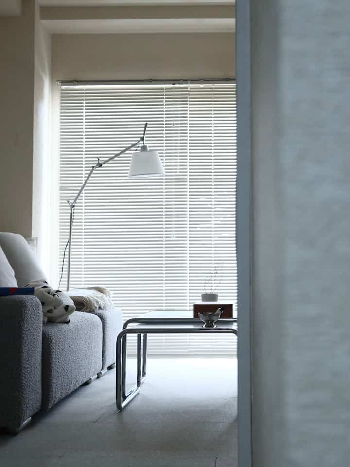 
ダイニングから見たリビング ☺︎
テーブルを買い替えたいなと思っています。





#Koreaninterior #モノトーンインテリア #韓国インテリア #無機質インテリア #シンプルなインテリア #シンプルインテリア #インテリア #インテリア家具 #インテリア小物 #シンプリスト #シンプルな暮らし #模様替え 