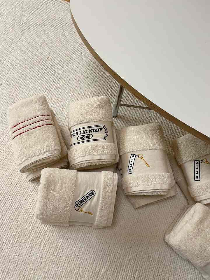 タオルはこんなにきれいになりますか🗝️

✦ TWB ホテルシリーズ
✦ TWB ロンドリーシリーズ
✦ TWB  #수건 #타월 #TWB #TWB수건 #거실테이블 #거실 #인테리어 #집꾸미기 #맞팔 #일상 