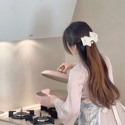 만삭임산부 주방일기🎀💕
어제 시부모님 초대로 바쁜 하루였어요🥰
임신초기 독하디 독한 입덧으로
요리를 점점 내려놓다가
입덧이 잦아들고 차차 요리모드로 들어갈려니
속도가 -3배로 줄어들더라구요😂
임신 전 체력이었으면 쌩쌩했을 몸이
아가덕분에 많이많이 쉬어야 할 몸으로
되었네요~
그래도 예쁜 웍이 새로생겨서
신나게 주방일상 기록해보았어요🫶💓
평소 잘 쓰던 하트핑 주걱이랑 세트같아요ㅎㅎ
#예쁜살림템 #신혼집인테리어 #신혼집꾸미기 #신혼밥상 #신혼집주방 #주방인테리어 #엘리카후드 #가스레인지추천 #만삭임산부 #만삭 #살림초보 #살림템추천 