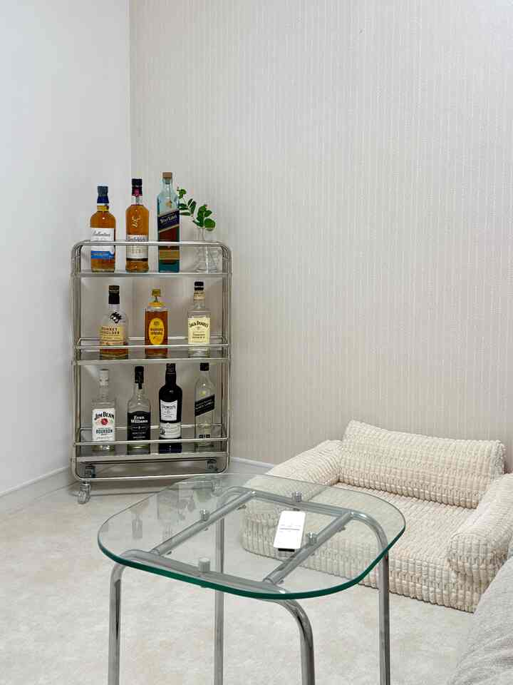 #바퀴달린가구 #메이트하우스 #집꾸미는김부인 #내돈내산 #콘수프기록

Radamino stainless steel trolley that is good as a whiskey room or a flower display stand!

Wheeled furniture that is a perfect match for the terrier~🩶

#Radamino #스텐트롤리 #트롤리 #트롤리활용법 #트롤리카트 #트롤리추천 #취미공간 #취미방꾸미기 #오늘의우리집 #오늘장면한컷 #사소한취향한장