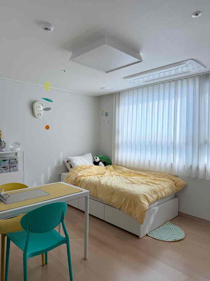 #昼夜のない家

私は日差しが入ってくる 
昼間の子供部屋の姿 
もっといいよ〜☺️



＃小学校の机＃小学生の装飾＃小学生の部屋のインテリア＃小学生のベッド＃小学生の椅子＃小学校の子供部屋＃小学校の女の子＃小学校の女の子＃黄色のインテリア＃黄色の点＃黄色の照明＃黄色の火災＃黄色の＃ホワイトインテリア＃ホワイト家具＃ドットドットハンサム家具＃インテリアチェア＃カラーチェア＃カラーインテリア＃カラーポイント 