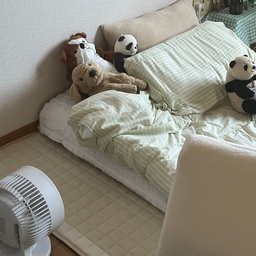 #최애브랜드 #도쿄 #첫자취 
예전부터 자취하면 무인양품으로 인테리어하고 싶다는 꿈이 있었는데 도쿄가서 조금이나마 실현✨ (확실히 한국보다 가격이 더 싼것도 있겠죠?🤭)
이불매트리와 커버는 결국 한국으로 가져오기도 했답니다😉
#맞팔 #맞팔환영 
