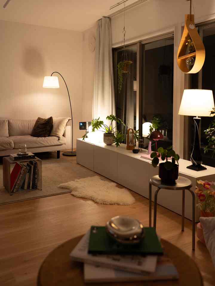 今宵は、夜のルームツアーな感じで模様替え後のお部屋の様子を☺️📷

我が家の開放的な窓を活かした模様替えになったかなと思います😊🫶

#plants #シンプルライフインテリア #plantslover #ダイニング #暮らしの記録 #部屋づくり #リビングインテリア #インテリア日記 #部屋コーデ #家具アート