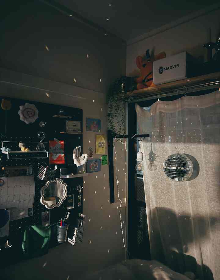 kamar tidur
Bola cermin di malam hari 🪩

#Kamar Moipi #古民家 #古家具 #ジャパンディ #ニトリ #IKEA #イケア #こたつ #畳 #小上がり #アクセントクロス #Francfranc #ルルメリー #interior #2人暮らし #3LDK #ルーフバルコニー #ルーバル #roofbalcony #balcony #ベランダ #寝室 #bedroom