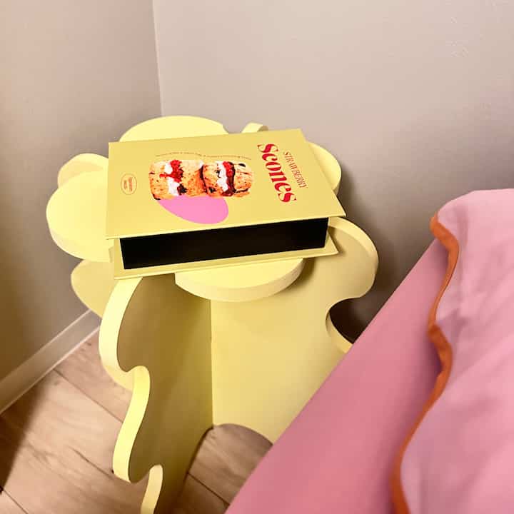 #寝室 #Francfranc #ティッシュカバー #うねうね #カラフルなインテリア 

ティッシュケースにした。機能性は0