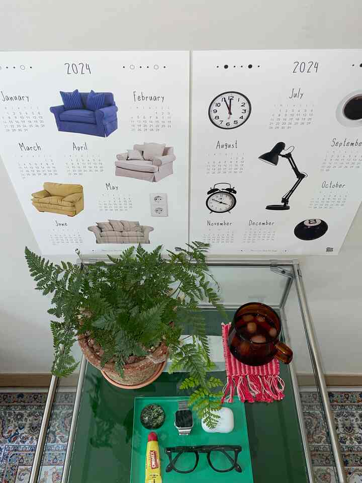 Ruangannya bernuansa kayu menyerupai logam.
Daripada membawa alat peraga sesuai dengan struktur interior,
Tergantung benda apa yang ada di tanganku
Saya juga melihat struktur ruangan dan perabotan.🪴

#DekorasiRuang #침실스타일링 #침실 #강아지와함께사는집 #침구 #작은방 #우드 #우드인테리어 #공간분리 #반려동물 #맞팔 #맞팔선팔 