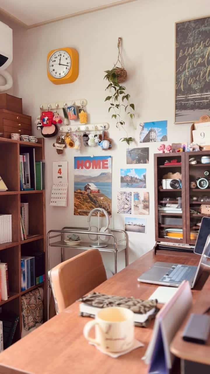  #homesweethome #myroom #homestyle #interiors #홈스타그램 #홈스타일링 #방꾸미기 #서재 #서재꾸미기 #데스크테리어 #데스크 #소품 