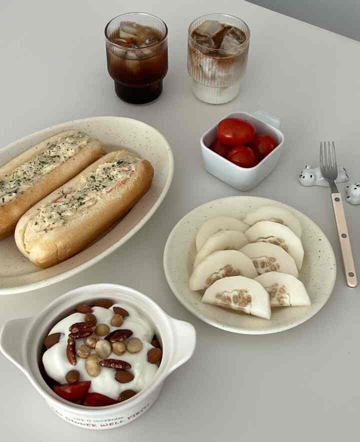 #오늘의우리집 #콘수프기록

Weekend Bread Morning!

Wow, I haven't been able to visit you at allㅠㅠ

No, my friend had made a reservation for a campsite on Friday, but I got a call saying that he couldn't go, so I made a quick decision and went on a lightning camping trip on the same dayㅋㅋㅋ

I didn't have much time, so I just quickly packed up after work and went over there, pitched in the dark, and grilled meat after 9PMㅋㅋㅋㅋㅋㅋㅋ

I don't think it would have been possible for the old Power J, but now I'm pretty flexible...!!! What is this? I was so proud on the way back homeㅋㅋㅋㅋㅋㅋㅋ😎

And I fainted too... .

I'll wake up today or go visit you tomorrow!!!

#Home Cafe #빵모닝 #빵 #빵순이 #밥할힘없음 #밥불가능 #커피 #캠핑