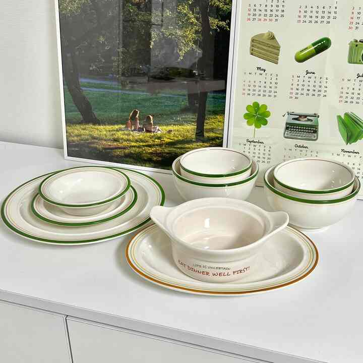 #최애브랜드 #콘수프기록 #ftc10기이야기 

🏷️Brand: Syracuse
When I moved from a one-room to a 1.5-room,
I wanted to change all my tableware sets!

Before that, I used just anything(?).
I searched hard on Today's House and thought hard,
and the Syracuse line caught my eye the most!

The color is also my favorite green!💚
The line is so pretty, maple,,
and it's even prettier because it's heavy!

At first, I bought it as a one-person set, but since I had guests often,
I put air and a soup bowl in KakaoTalk Wish,
and I received it as a birthday presentㅎㅎ(Wish is the best)

I got the soup bowl from Ogarden,
and I really waited and waited and waited to receive it!
I thought about changing it to a plate,
but I think it was a good decision not to change it! I don't have a soup bowl like this at homeㅠㅠ It's so cute🍅

When I get a new house later, I want to buy the white line too!🤍

#Dishware set #그릇 #그릇세트 #그릇선물 #집들이선물 #자취템 #접시 #스프볼 #시라쿠스 #시라쿠스메이플 #주방인테리어 #오홈스토랑
