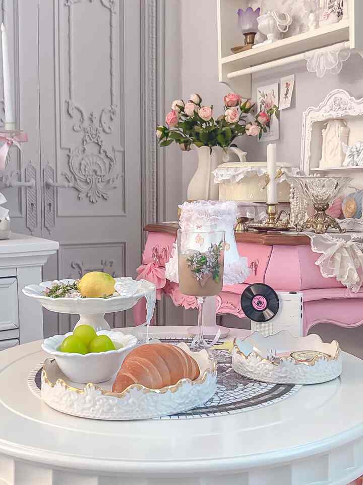 #チェアブランド

最愛のブランドイメージコードと一緒にすると、テーブルに愛が咲く気分です。
受け取るたびに心のこもったピンクボックスに胸がときめく 
ボックスそのままもう少し鑑賞している気持ちと早く解き放たれる気持ちが共存する..
開梱しては美しさにしばらく惹かれて見つめるイメージジャーコードトゥアエモアです。
イメージャコードに出会ったのは大きな幸せで溢れる愛です。

@imagerycode_official 
#imagerycode #イメージコード #トゥアエモア #イ・ファンヒ作家 #ホームカフェ #ホームカフェインテリア #小物インテリア #フレンチインテリア #ホームスタイリング #家具 #寝室インテリア #フレンチスタイル #きれいなボウル #ホームデコ #frenchinteriors #frenchstyle #homede
#homeswethome #homecafe
