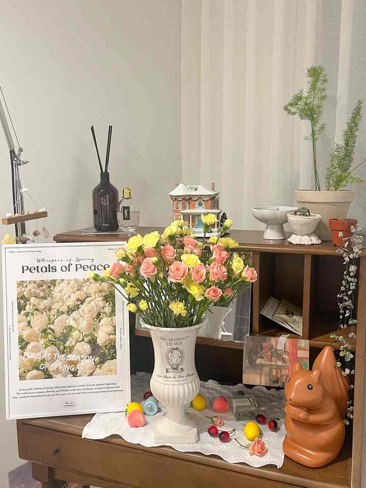 週末から雨が多いです🌧️

前週に家の近くに桜を見に行って、花を売るおじさんがいらっしゃって12, #인테리어소품추천 #화병추천 #인테리어포스터 #테이블웨어 #화장대꾸미기 #homedecor #sweethome #interiordecor  
