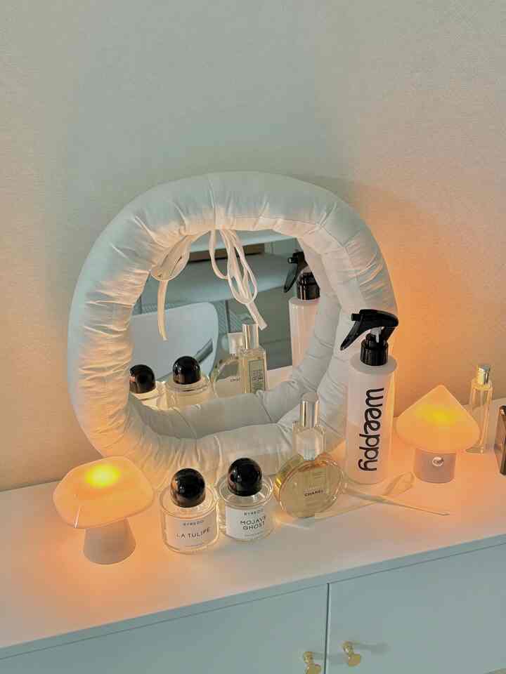 #오감리뷰 This is a review after receiving the product through the program and styling it myself.

I chose Weeppy's air freshener "Muguet Lamp scent"🤍

-Function
Weeppy air freshener is great to use when you want to add warmth to your home with fragrance!
I like how the fragrance spreads widely and richly even if you spray it once or twice🤍
It's like the scent of flowers blooming softly while walking along a cool phytoncide forest path!
It's not just cool, but it's a warm and gentle floral scent that blends together, so it's a bit more unique and not too strong, which is betterㅎㅎ It feels like walking along a forest path between summer and spring wearing a silver bell flower crown!
It seems to last quite a long time, so I'm very satisfied!

- Convenience
It's a multi-spray that can be used not only in the home's interior but also on fabrics such as clothes and bedding, so it seems like it's good to use it without burden as a substitute for perfume.
I think people who feel strong perfume will like it more!
I used it in the bathroom and the bedroom where the bedding is,
and it was cozy and nice from the first scent to the faint lingering scentㅎㅎ

- Size
It's not too big or too small, and it's light enough to spray lightly with one hand!

-Design
The design is neat and simple, so it matches well wherever you put it🍀

I recommend it because it has a refreshing and pretty scent🥰

#Air Freshener #룸스프레이 #스프레이 #향수 #향기 #위피 #뮤게램프 #신혼집 #집들이선물 #집들이선물추천 #향테리어 #향기템 #향기인테리어