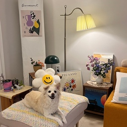 #n평인테리어 #30평대인테리어 #30평대아파트
우리집은 방 3개, 거실, 주방, 화장실 2개가 있는 30평대 아파트에요. 방마다 컨셉이 확실하고 제 취향이 가득 담긴 집입니다.
처음엔 화이트+우드 인테리어였는데 점점 시간이 지날수록 컬러풀한 아이템들이 더해지면서 변화가 있었어요. 빈티지한 무드와 모던한 무드 모두 좋아해서 적절히 섞여 있딥니다.
