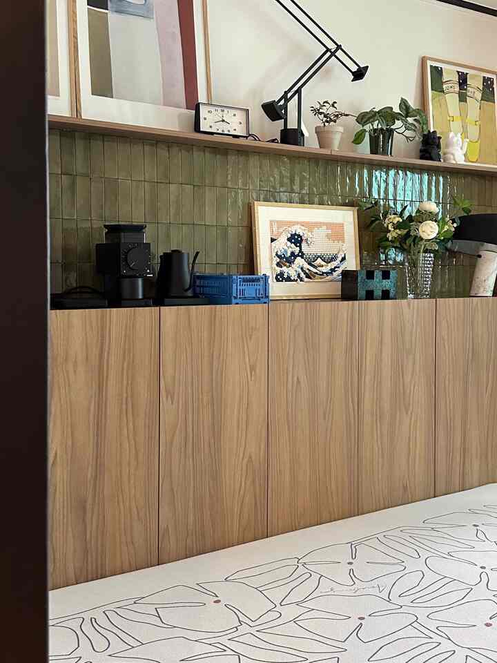 Baby boy's playground 👶🏻

-
最近本当によく書いているアソバンベビーマット🤍

周りに一緒に育てる友達も遊びに来たら、どこにいるのかと聞いてみました。赤ちゃんが這い始めて遊んでみるとマットなん買わなければいけませんが、本当に悩みますよ。ただ探すには市場には種類も多すぎて選んだが脱毛よりひどくなったと思います..😂

これ以来、マットの悩みが多くなるのに何も知らないときに他人を使うという折りたたみ一つ買ったが倉庫にそのまま放置中です。アソバンを使っているので、他に書くことはできません😌

デザインもきれいで、両面活用にもなり、薄いのにしっかりするまでして赤ちゃんもママも好きなマットです。数センチ差がスペースでは大きいでしょう。ちょっと厚いマットを敷いてもとてもカッコ良かったのですが、アソバンは薄くてとても良く、既存のインテリアも損なわない感じですよ😉


-
#tovhaus #midcenturymodern #babyroom #nurserydecor #babyessentials #babyproducts #トーブハウス #ミッドセンチュリー #ホームデコ #デザイン家具 #インテリアデザイン #ホームスタイリング #家具 #タイルインテリア #アパートインテリア#アソバン #ベビーマット