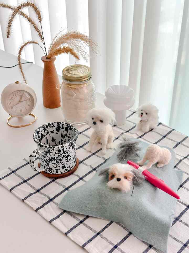 羊毛フェルトシチュミニチュアを注文して作業しています🐾
その間、手首も痛くて忙しくて注文を受けていませんでした。

クラフト用のオーブンにはダニが鼻を焼いたが、子爪より小さいサイズで、あなたは可愛いです😍
正直手もたくさん行って時間もすごくたくさんかかって大変ですが完成作見ればそんなに嬉しいことができませんよ😎



＃家庭で最高の忙しい＃コンスープの記録＃1つだけの私の作品＃羊毛フェルト＃羊毛フェルト作家＃クラフト＃ヘイフロッピーフェルトスタジオ＃ペット犬＃注文制作＃ペット犬日常＃ペット犬用品＃子犬人形＃些細な味わい＃先生＃ギフトおすすめテム＃執事＃ペット