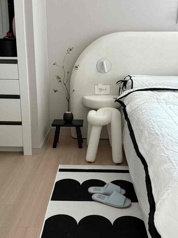 #zara home いよいよ着て完了！ 
きれいな協卓にとても似合う鉢植えまで発見、、
（調和なのは秘密）