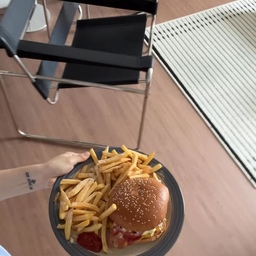 연차 쓰고 눈뜨자마자 버거킹 시켜먹기 🍔
작업실에서 남편은 게임하고 저는 일했답니당
시켜 먹었지만 접시에 담기만 해도
외식하는 기분이 들어서 좋아요!
#오홈스토랑 #콘수프기록 #집순이 #집순이일상 #집에서제일바빠 #레어로우 #부부가사는집 #부부일상 #컴퓨터방 #컴퓨터방인테리어 #컴퓨터방꾸미기 #루틴 #거실인테리어 #접시정리대 #20평대인테리어 #20평대아파트인테리어 #아파트인테리어 