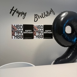 7월 28일이 첫째 아들 9살 되는 날이였는디유
생일파티🎂🎉🎈해보고 싶다 허길래
우린 또 안 해줄 수 없쟈나유~
간단허니 상 하나 차려줬슈🖤
#생일파티 #생일파티소품 #생일파티꾸미기 #맞팔환영 
#생일파티용품 #아들생일 #아들생일상 #초딩생일파티
#거실인테리어 #거실꾸미기 #주방꾸미기 #생일상 