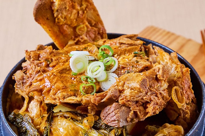 국·탕·찌개 > 국내산 돼지등뼈로 만든 황씨네 시골뼈감자탕 4kg | 오늘의집 쇼핑 국내산 돼지등뼈로 만든 황씨네 시골뼈감자탕 4kg