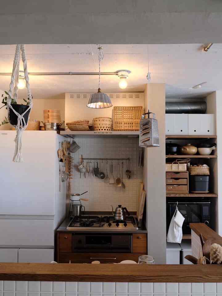 Season8 アンバサダー、
引き続き楽しませていただきます🎶
ヴィンテージのキッチンアイテムで作られた
ペンダントライト。
どちらもリバーサイドファームさんのものです。

#キッチン家電 #キッチン #キッチン間接照明 
