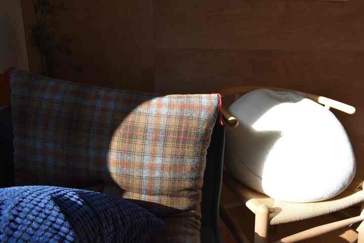 ソファを占領するクッション達

#yチェア #BoConcept 